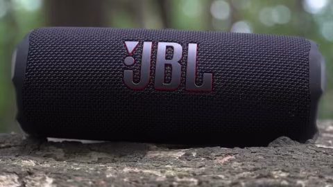 JBL Flip 7 Review: Assessing Sound, Design, and Outdoor Speaker Performance