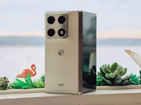 Motorola Razr Fold: Motorola’s Book-Style Fold Challenges Flagship Leaders
