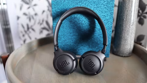 JBL Tune 530BT Review: Bass-Boosted Sound and Battery Power at an Affordable Price