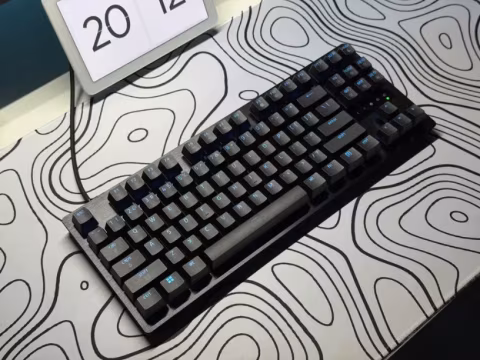 Reviewing the Razer Huntsman V3 TKL 8KHz: Performance vs. Comfort